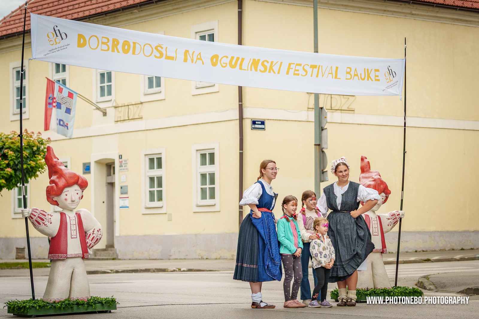 Event photographer capturing festival atmosphere in Ogulin