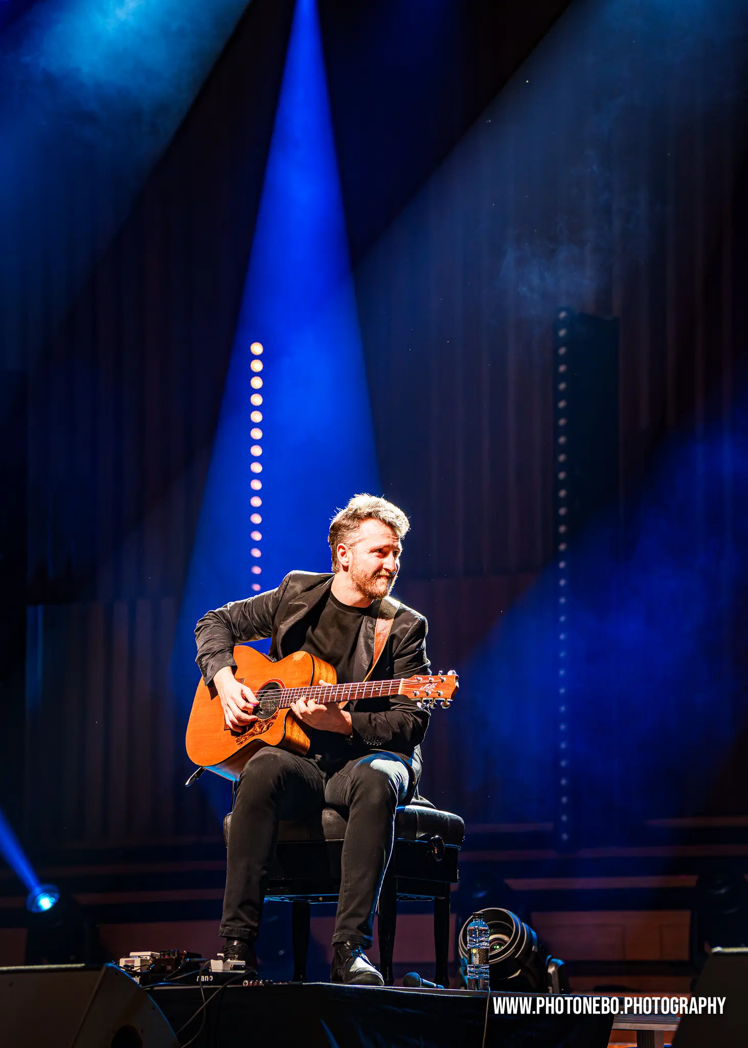 Live music photographer for acoustic concerts
